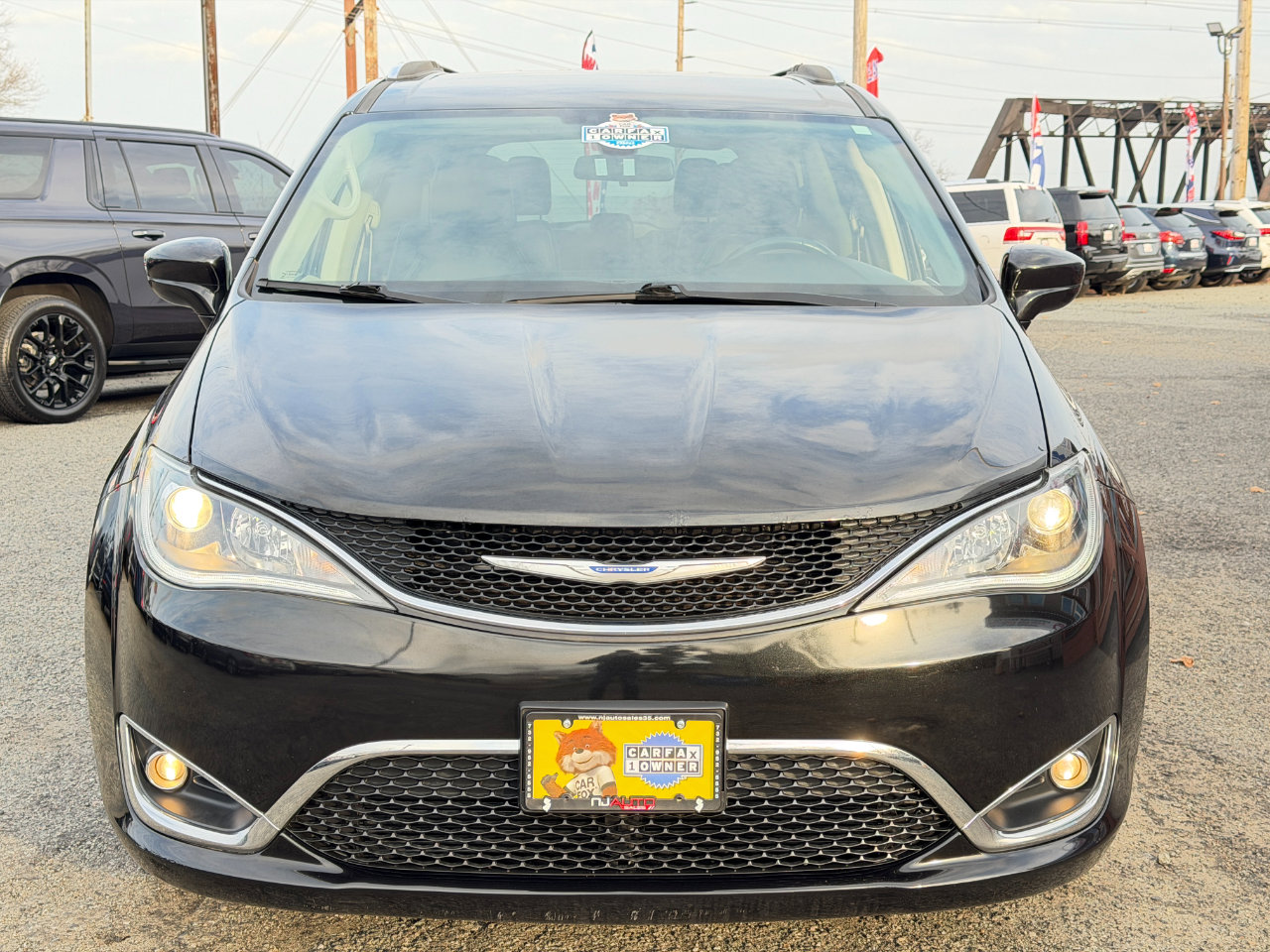 Used 2018 Chrysler Pacifica Touring-L image 88