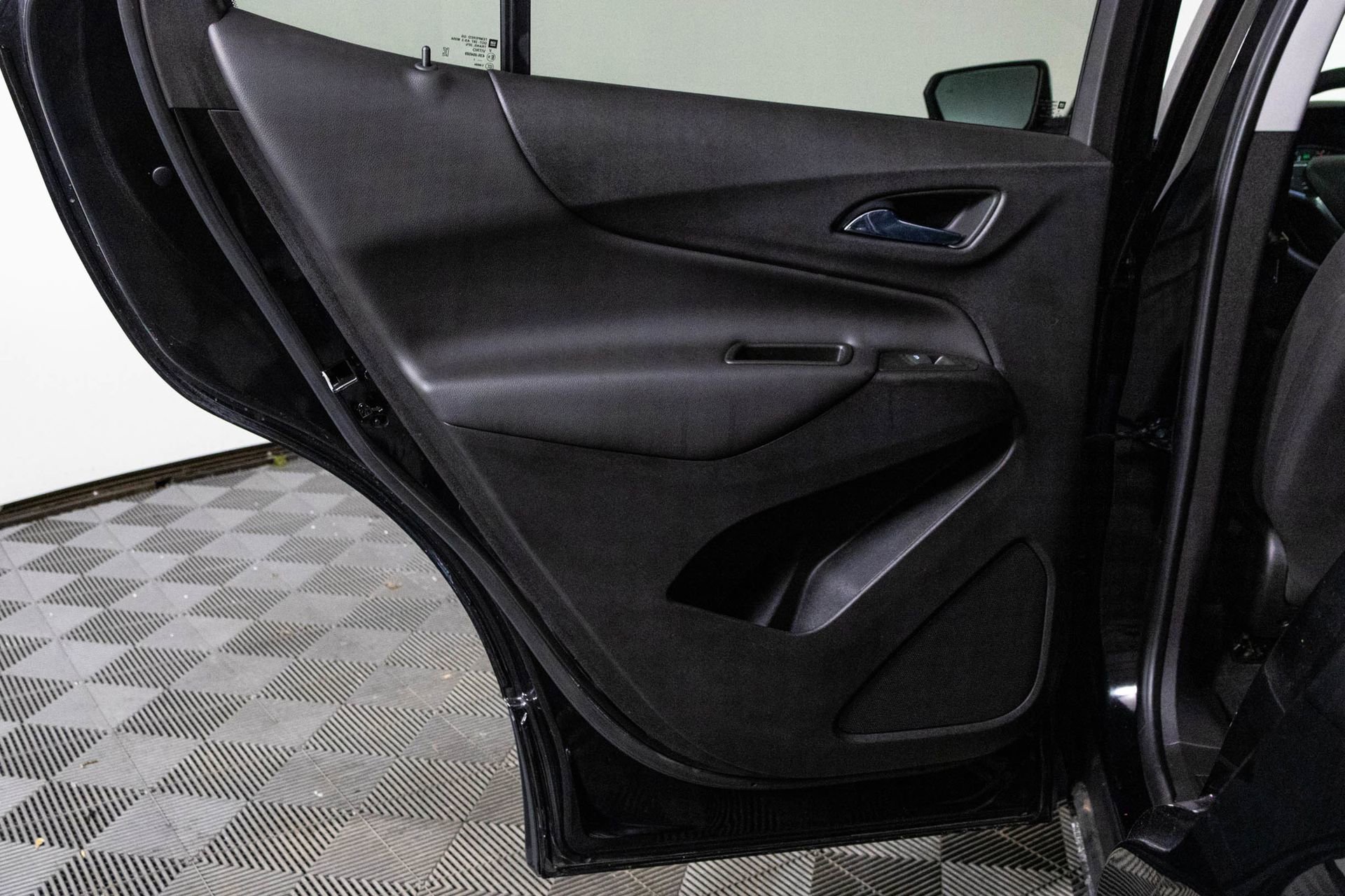 Certified 2022 Chevrolet Equinox LT w/ LPO, Floor Liner Package image 35