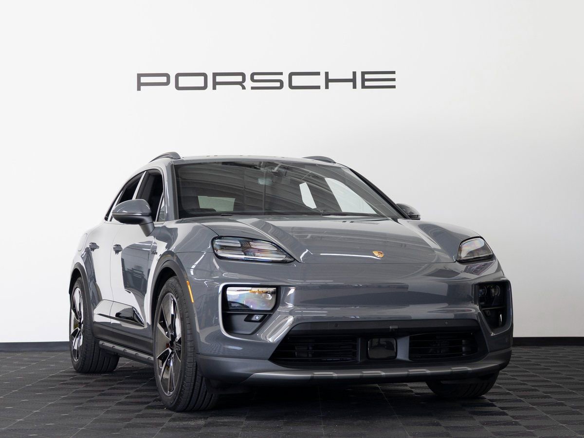 New 2025 Porsche Macan 4S Electric image 9