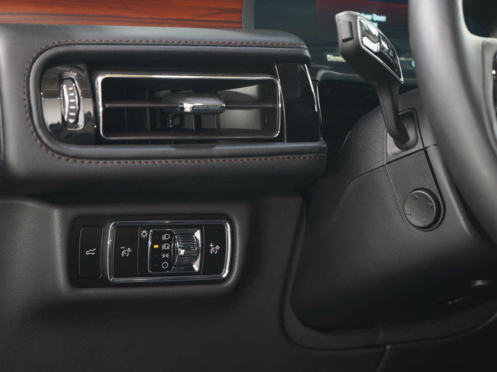 Used 2024 Lincoln Aviator Reserve w/ Equipment Group 201A image 23