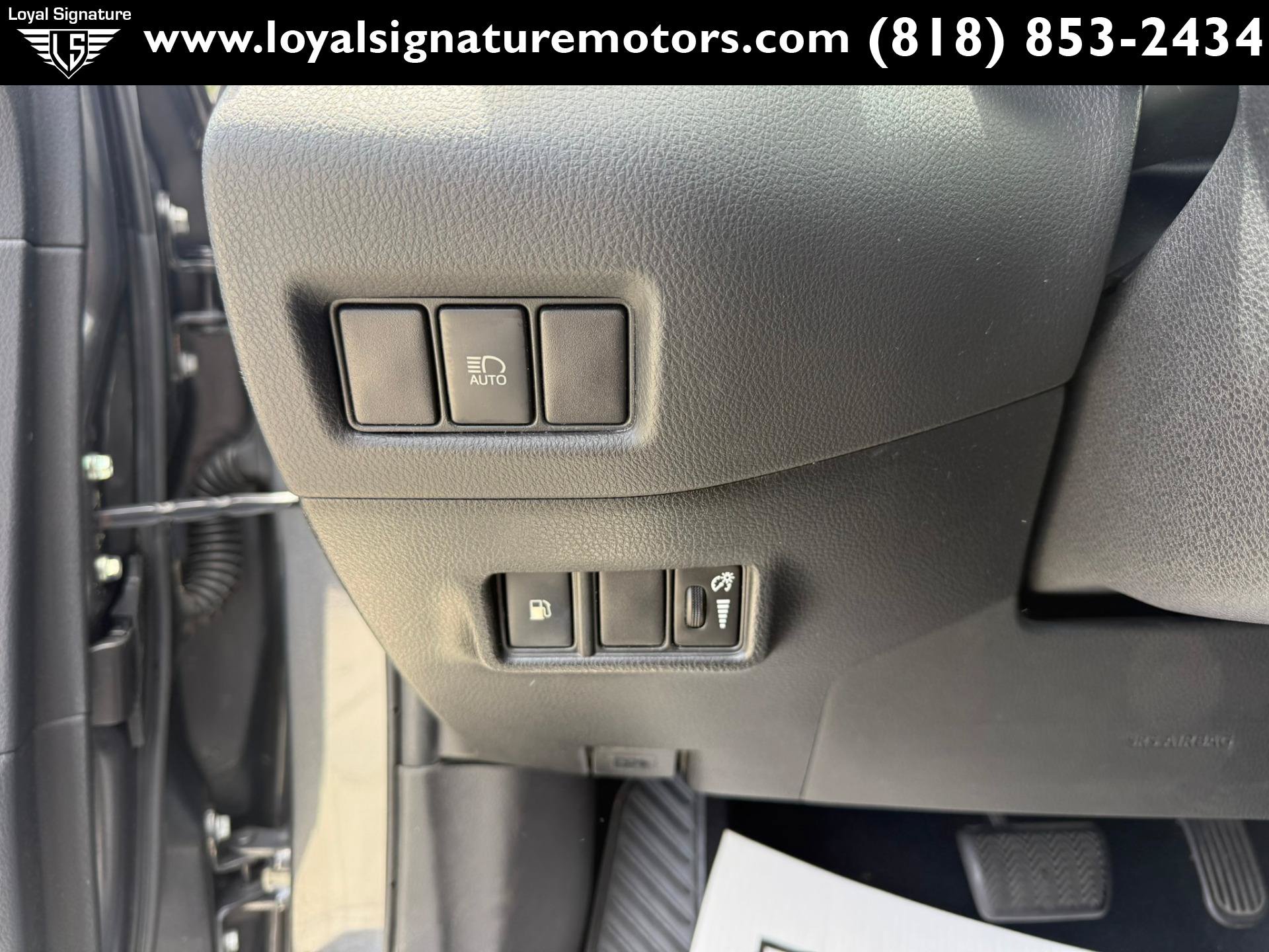 Used 2018 Toyota C-HR XLE FWD image 17