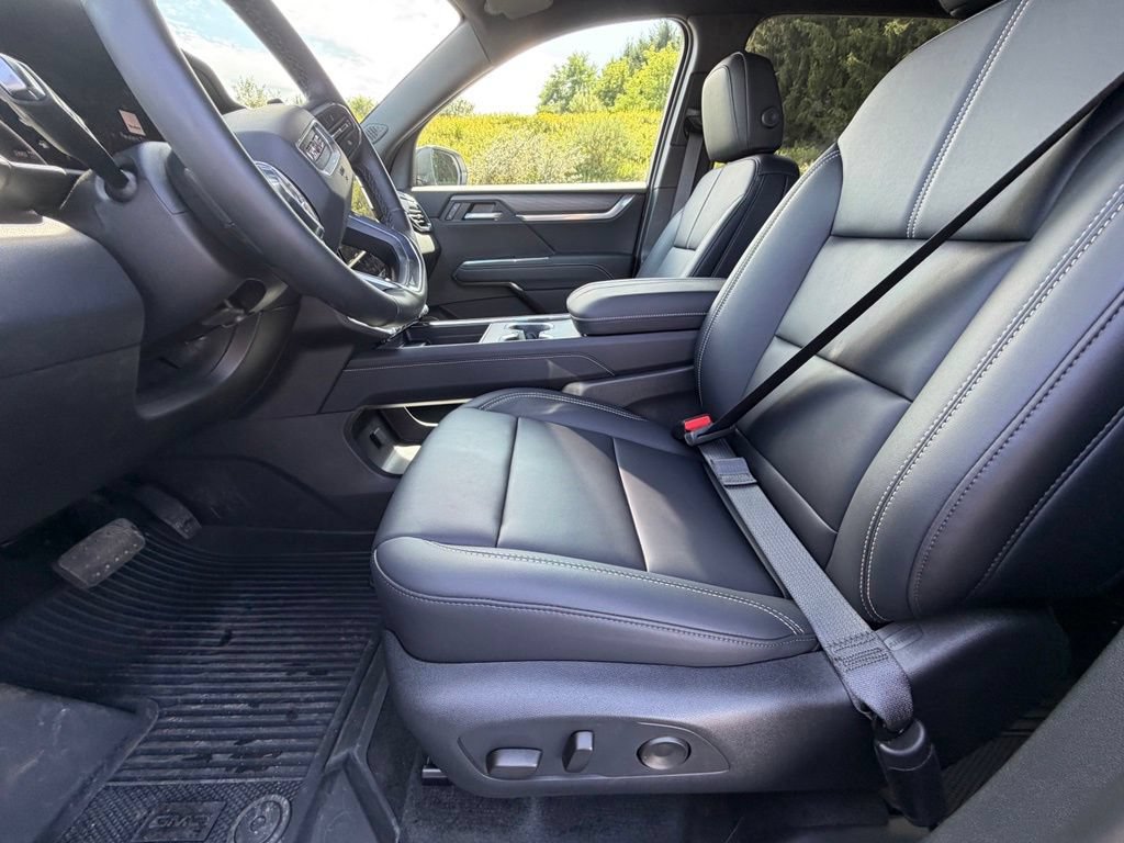 Used 2026 GMC Acadia Elevation w/ Elevation Premium Package AWD/4WD image 18