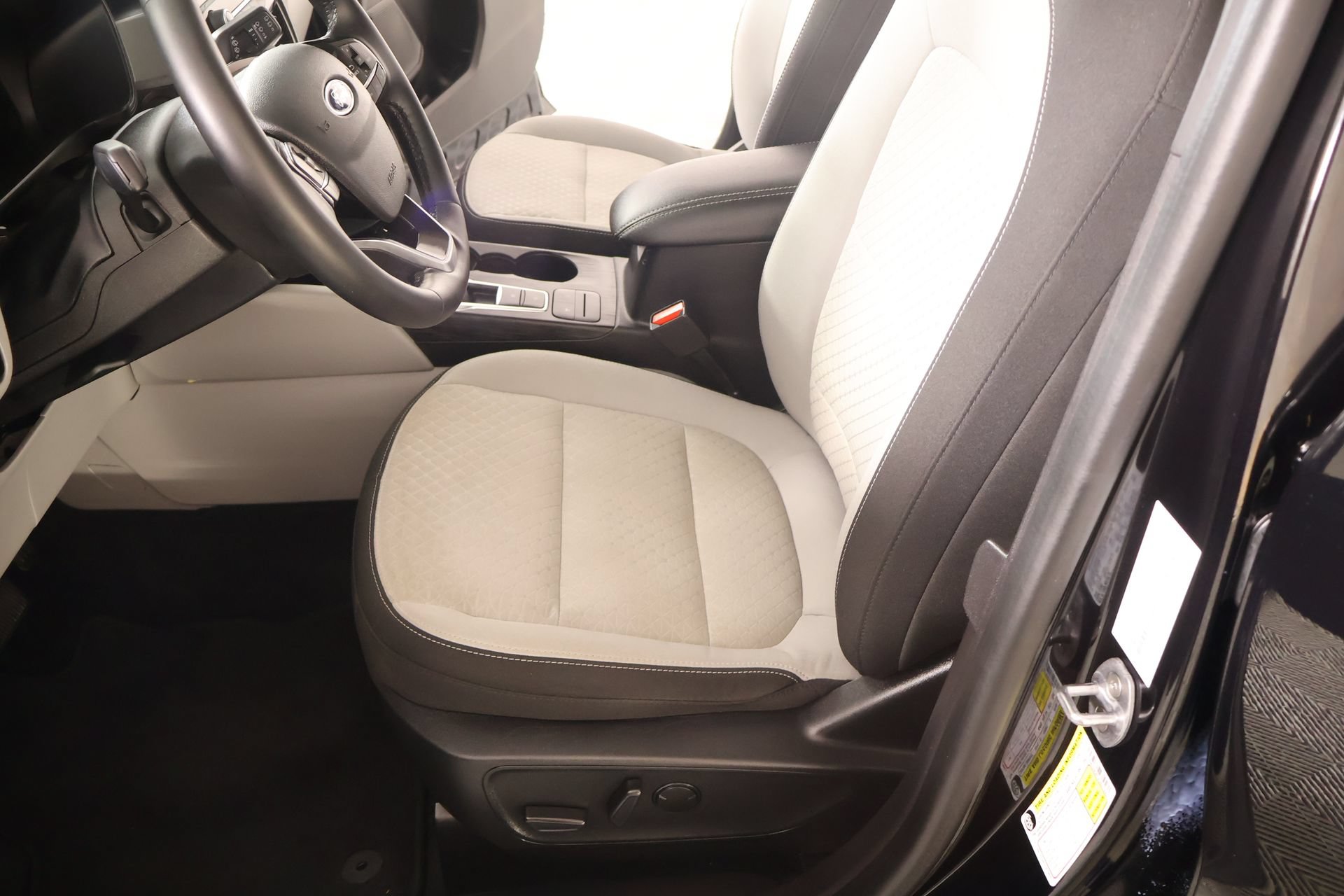 Used 2023 Ford Escape Active AWD/4WD image 11