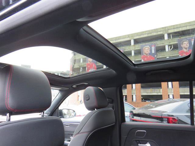 Used 2022 Mercedes-Benz EQB 350 4MATIC image 23