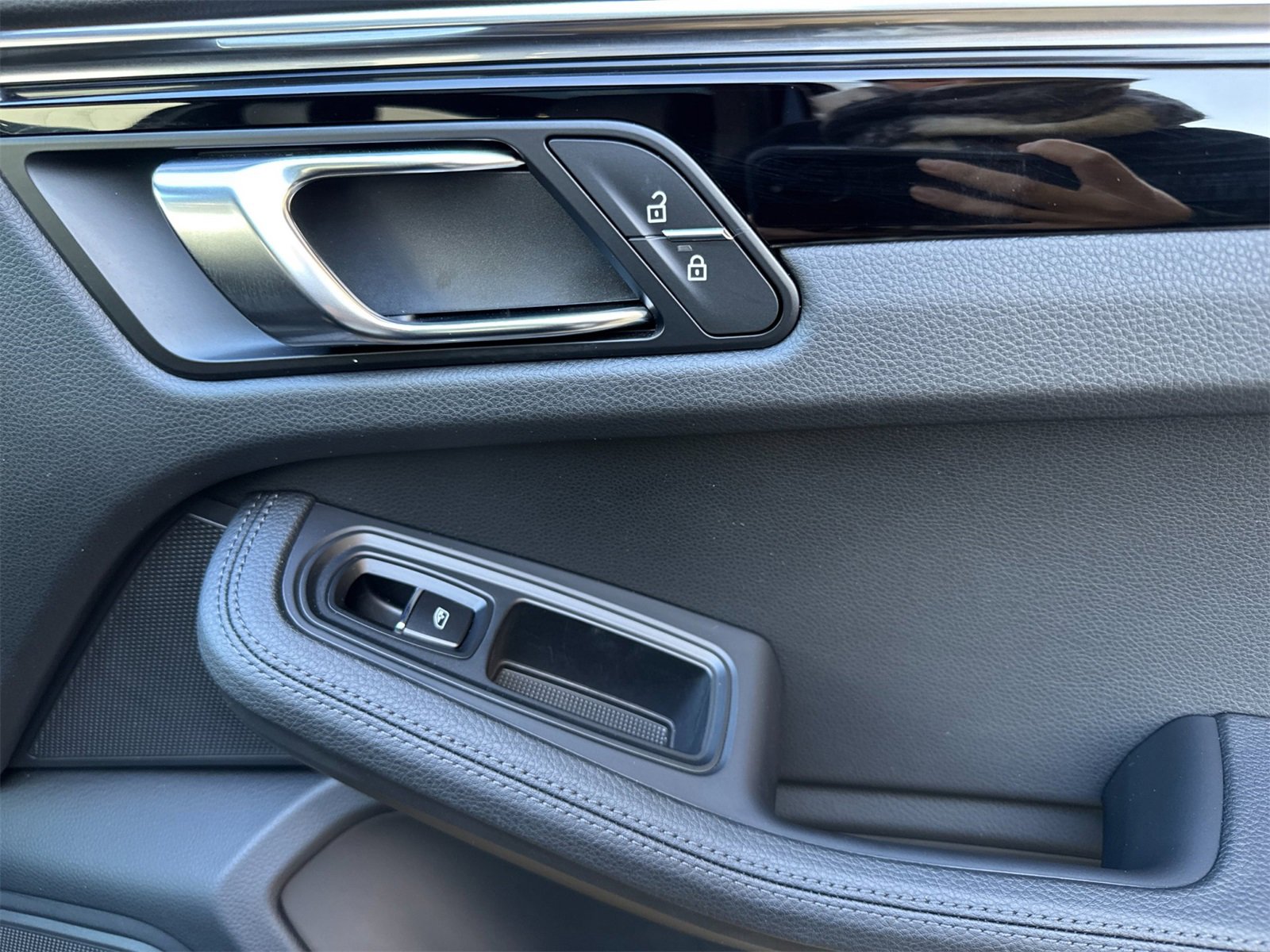 Used 2025 Porsche Macan image 20