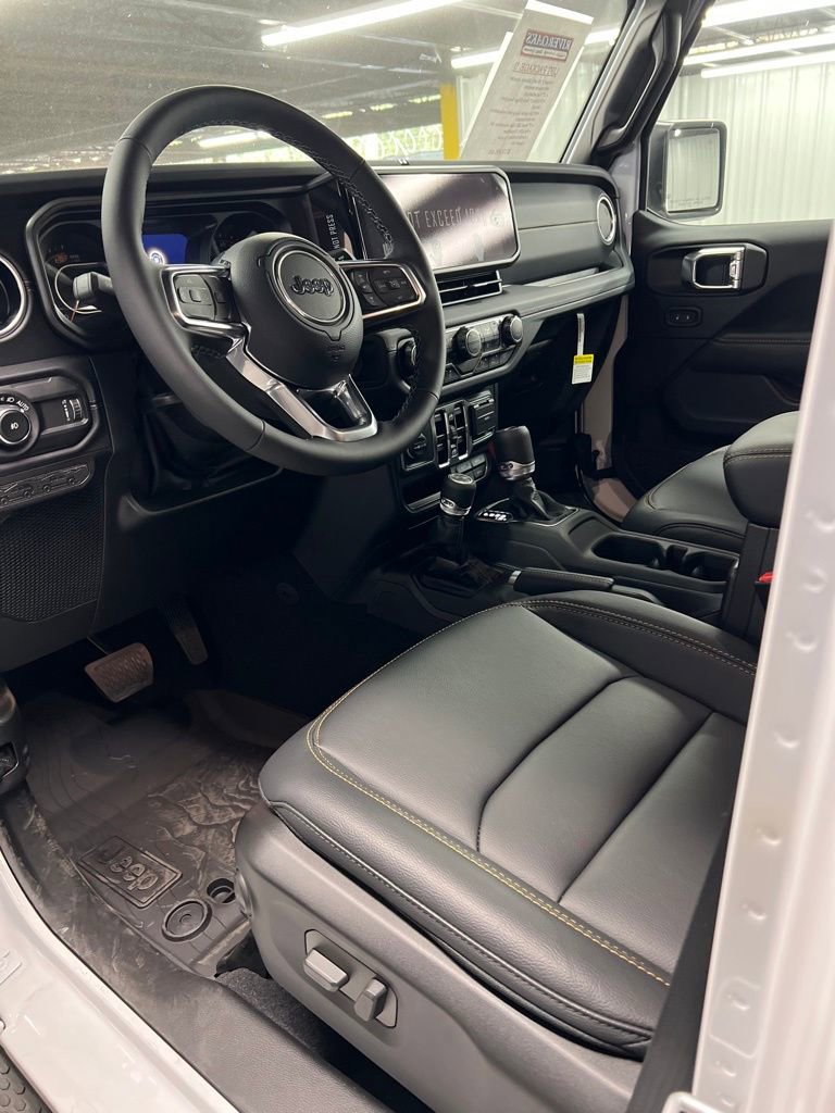 New 2025 Jeep Wrangler Sahara image 34