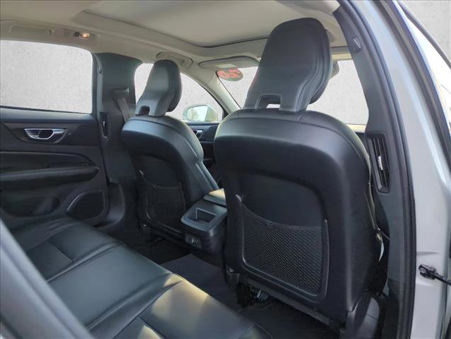 Used 2020 Volvo S60 T6 Momentum image 18