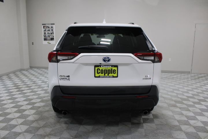 Used 2021 Toyota RAV4 LE image 10