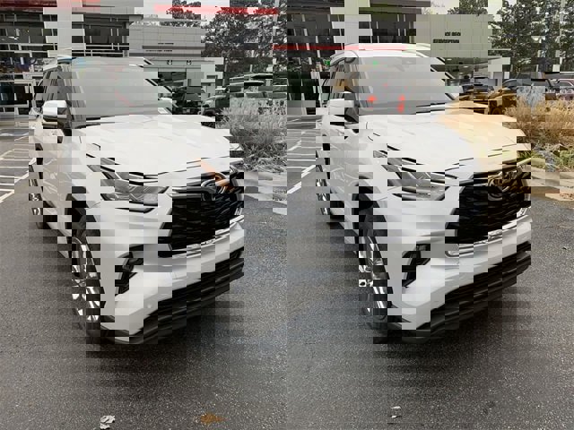 New 2026 Toyota Highlander Limited image 2