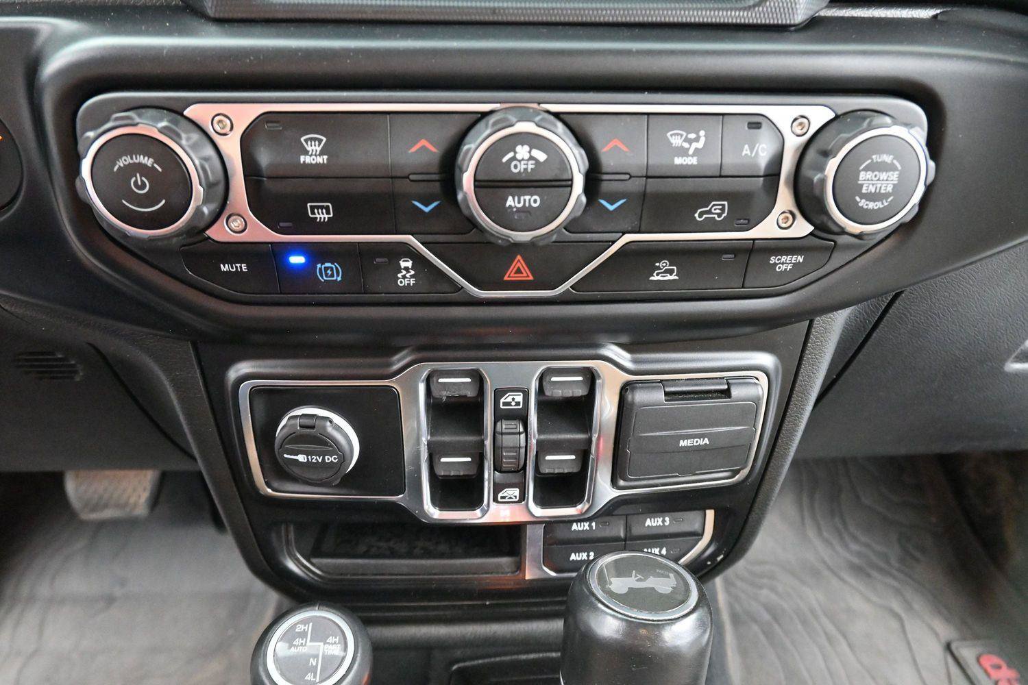 Used 2022 Jeep Wrangler Unlimited Sahara AWD/4WD image 24