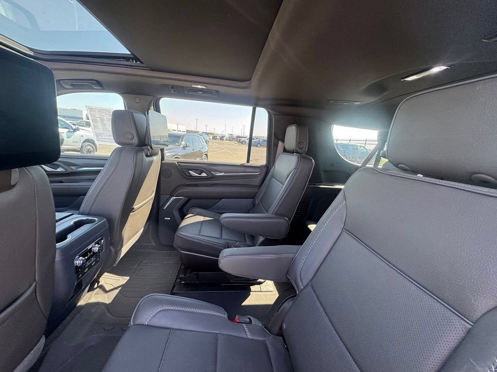 Used 2023 GMC Yukon XL Denali AWD/4WD image 3