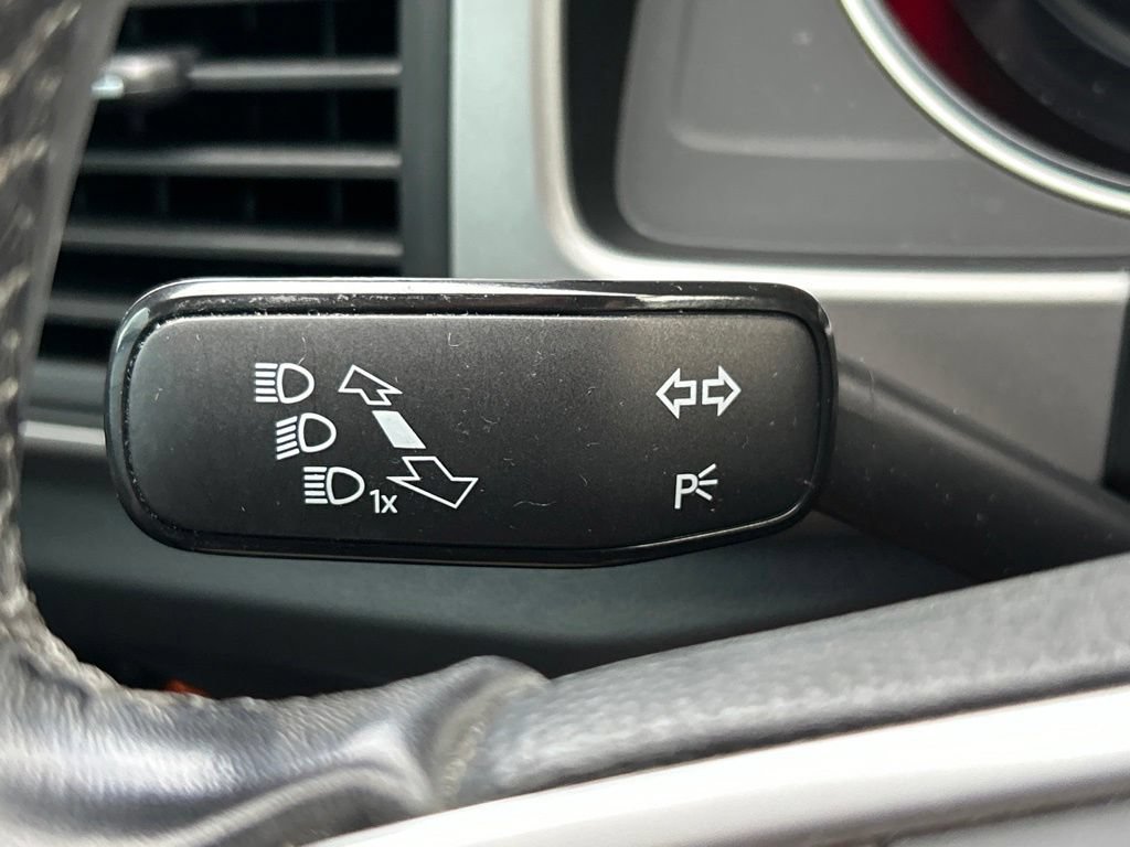 Used 2020 Volkswagen Atlas Cross Sport SE FWD image 29