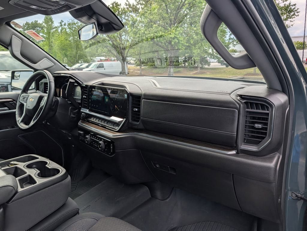 Used 2025 Chevrolet Silverado 1500 LT AWD/4WD image 13