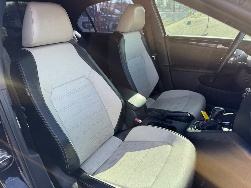 Used 2015 Volkswagen Jetta Sport FWD image 21