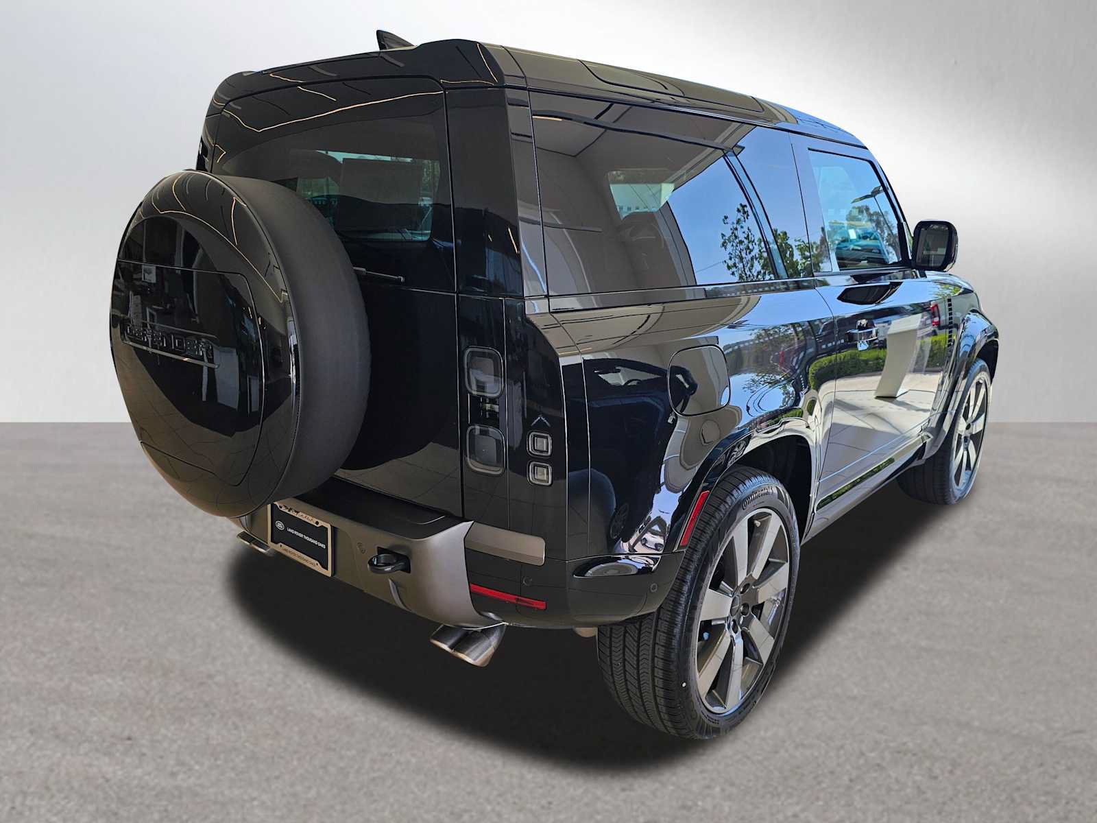 New 2026 Land Rover Defender 90 V8 AWD/4WD image 5