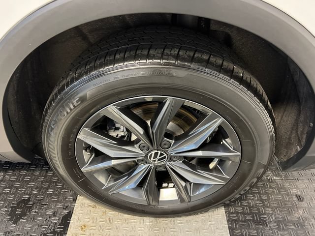 Certified 2023 Volkswagen Tiguan SE w/ Panoramic Sunroof Package FWD image 15