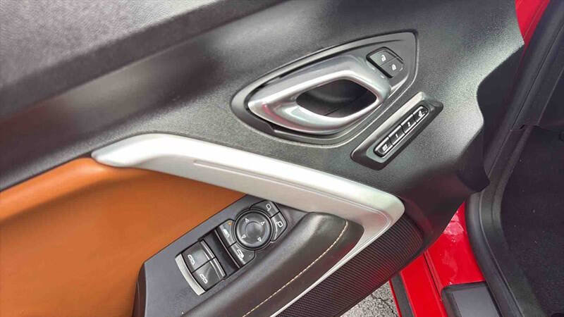 Used 2020 Chevrolet Camaro SS RWD image 15