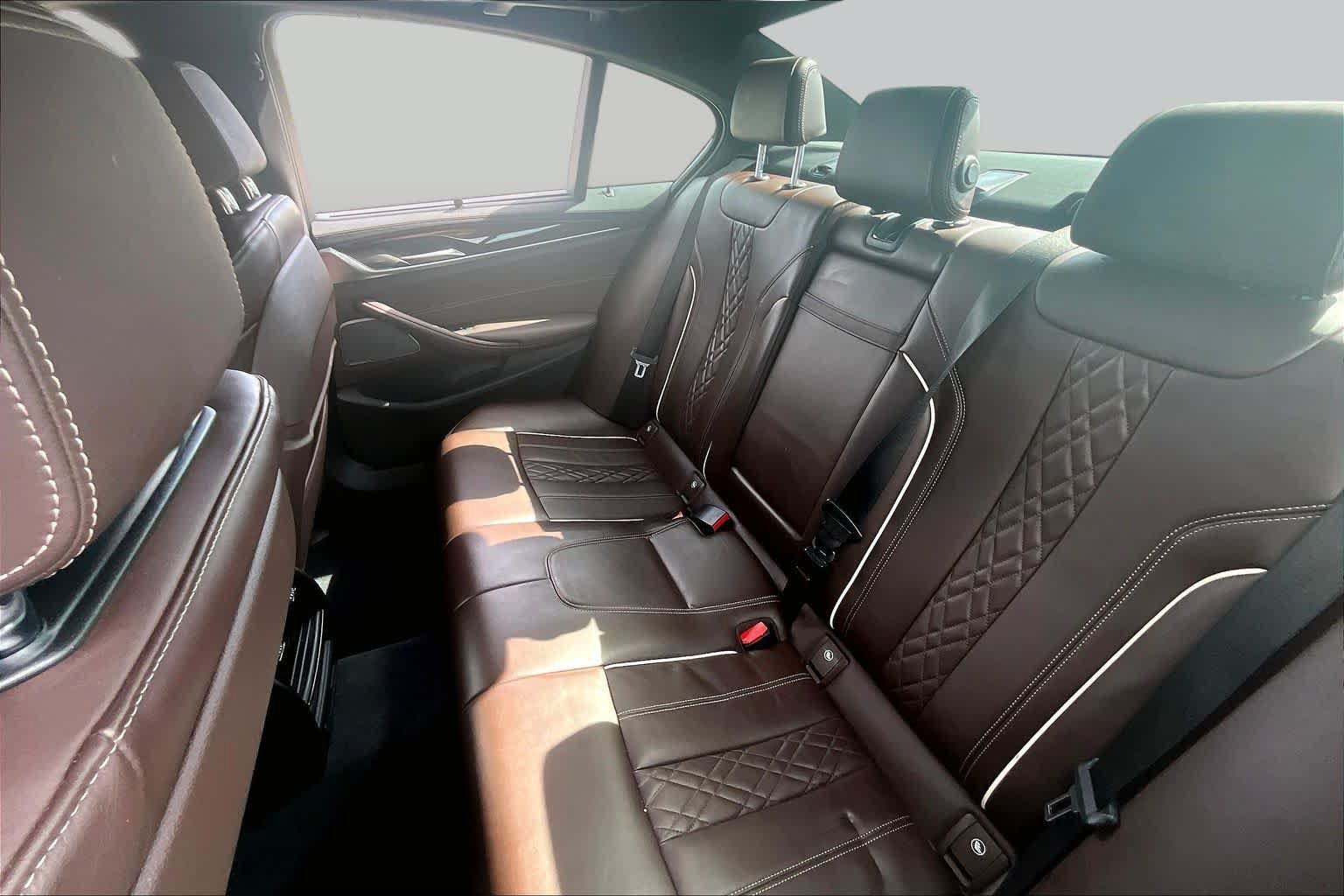 Used 2021 BMW M550i xDrive w/ Executive Package AWD/4WD image 19