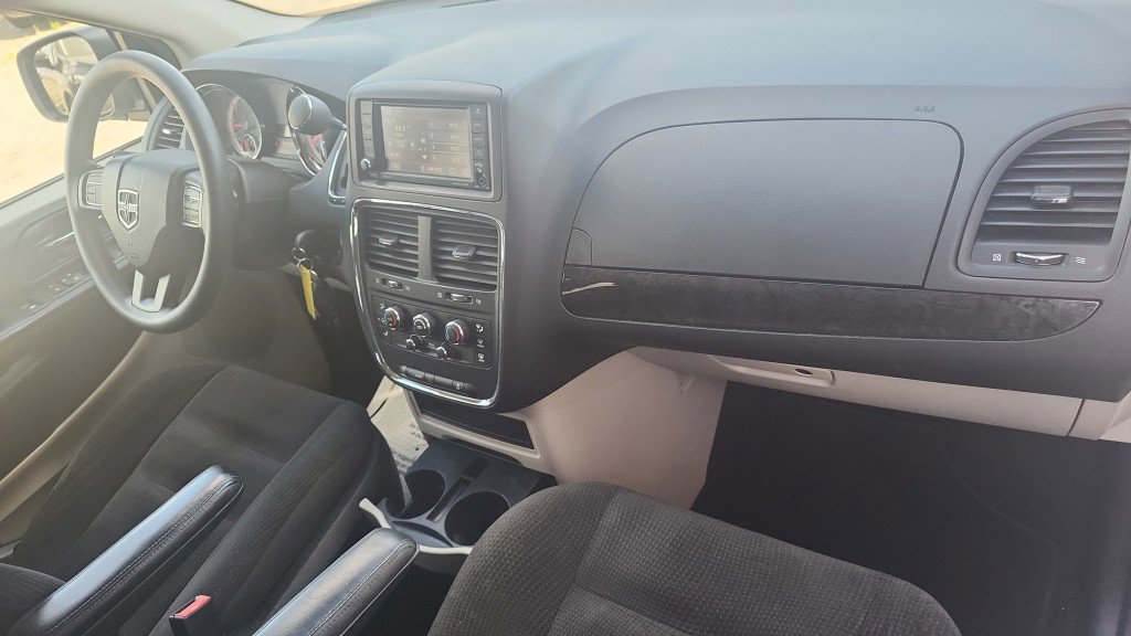 Used 2018 Dodge Grand Caravan SE image 18