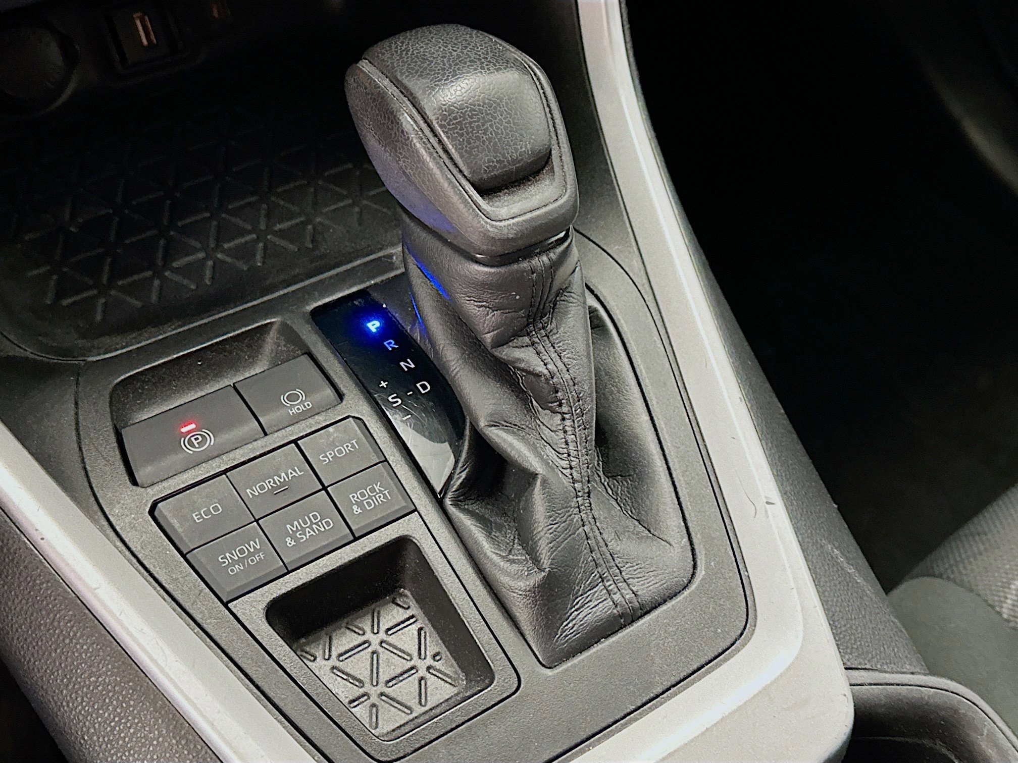 Used 2021 Toyota RAV4 XLE image 25