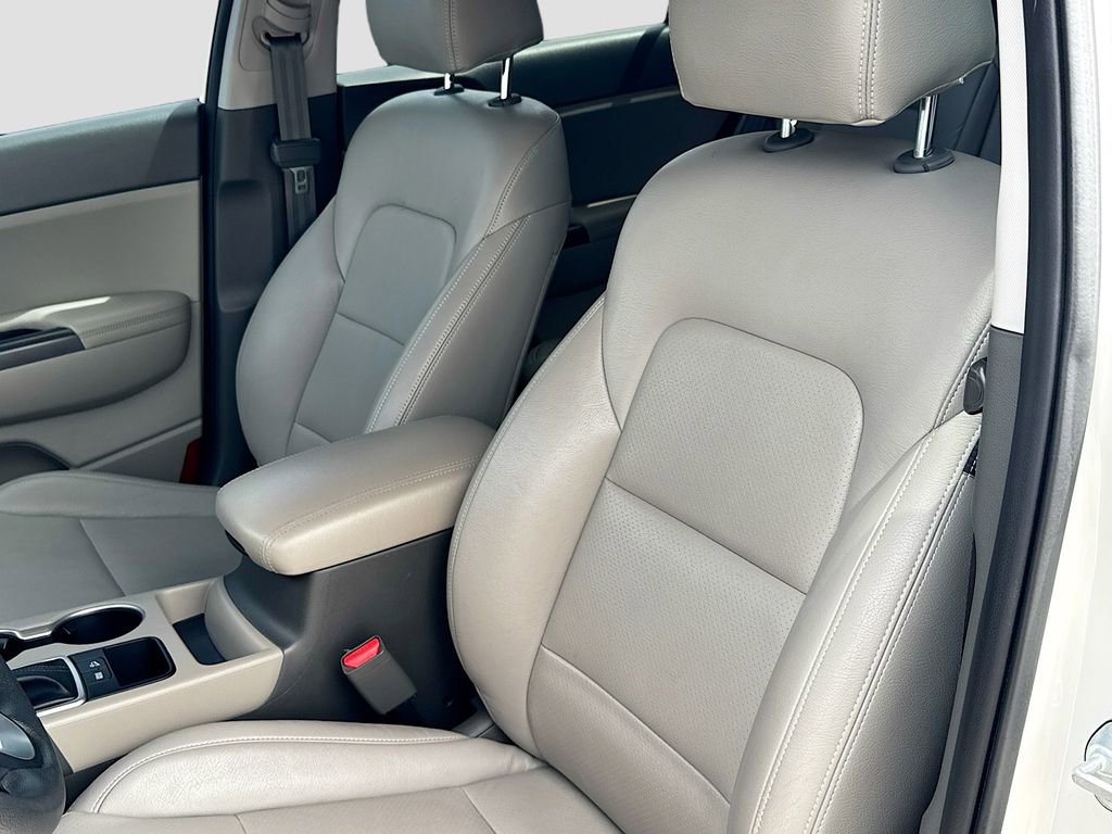 Used 2018 Kia Sportage LX w/ LX Technology Package FWD image 18