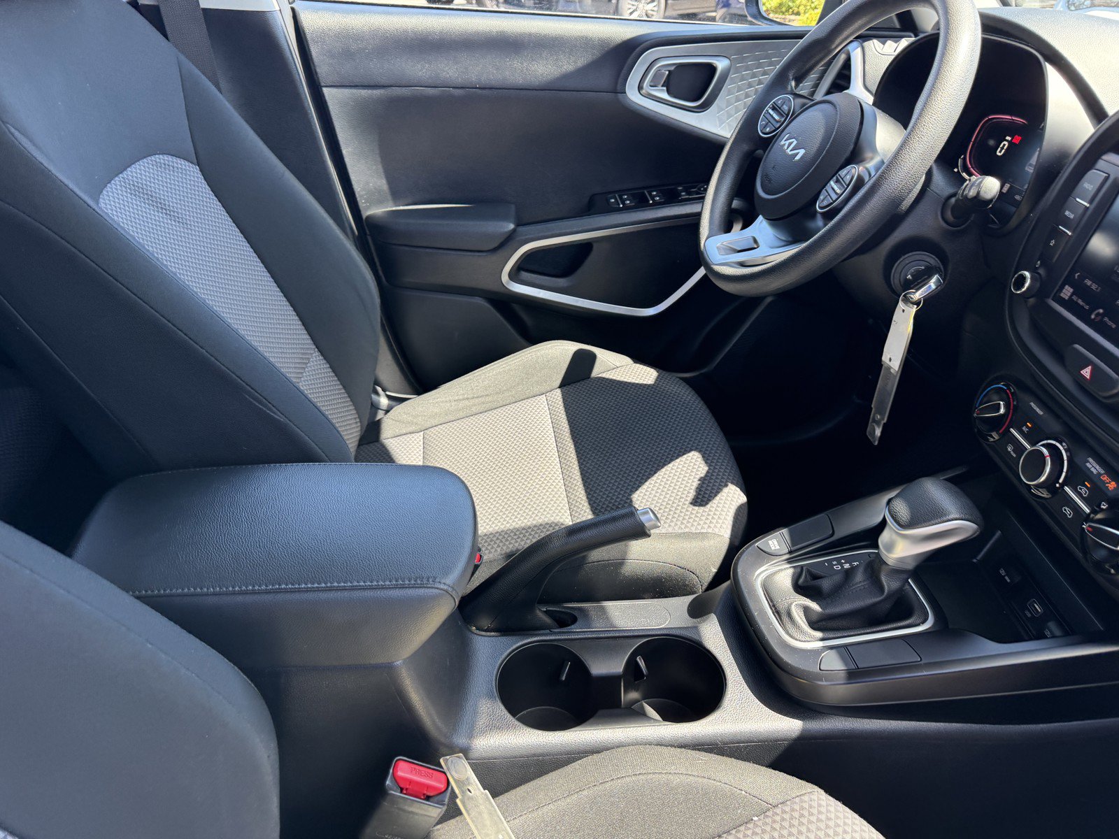 Used 2024 Kia Soul LX w/ Option Group 015 FWD image 8