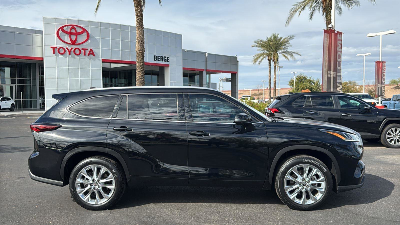 Used 2024 Toyota Highlander Limited image 8