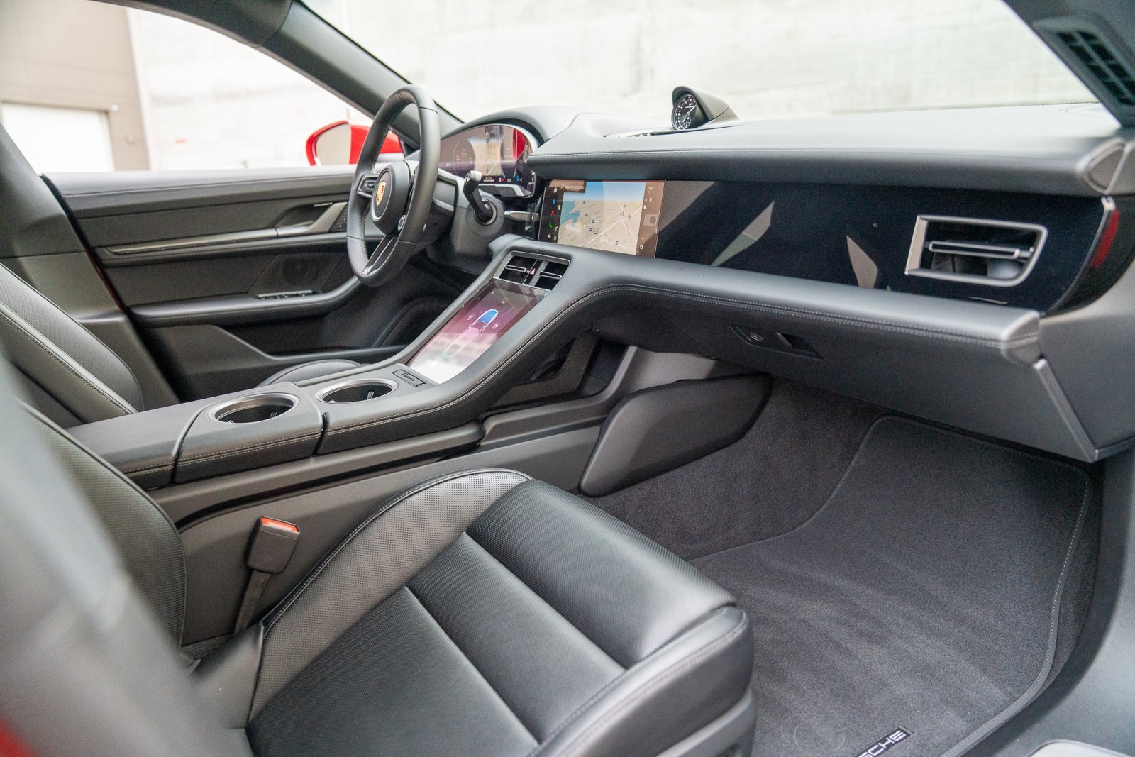 Used 2025 Porsche Taycan image 21