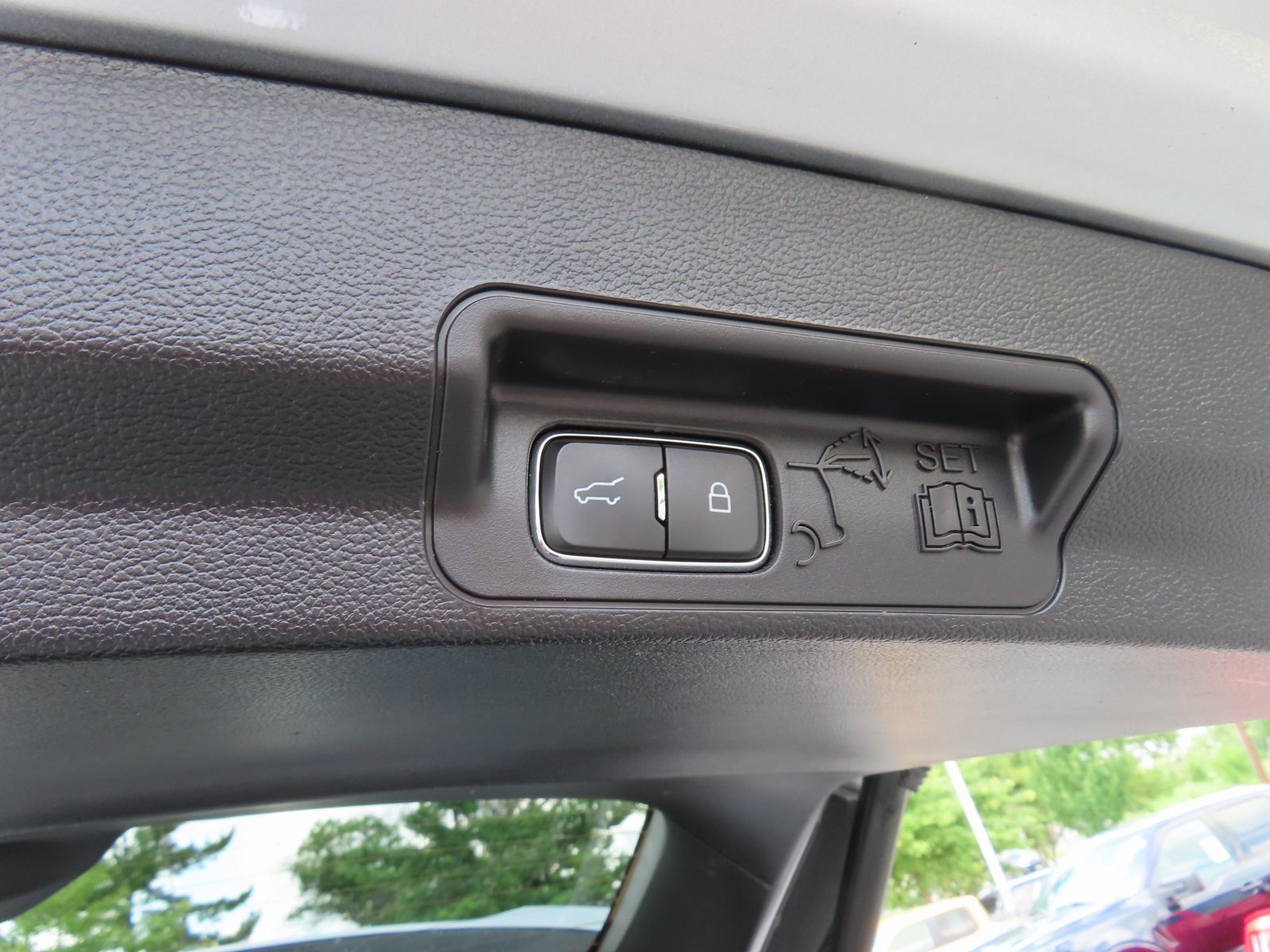 Used 2022 Ford Explorer XLT w/ Equipment Group 202A image 40