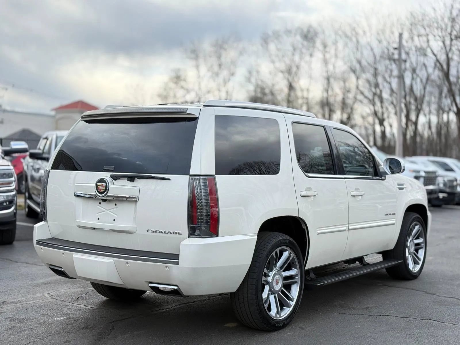 Used 2013 Cadillac Escalade Premium image 9