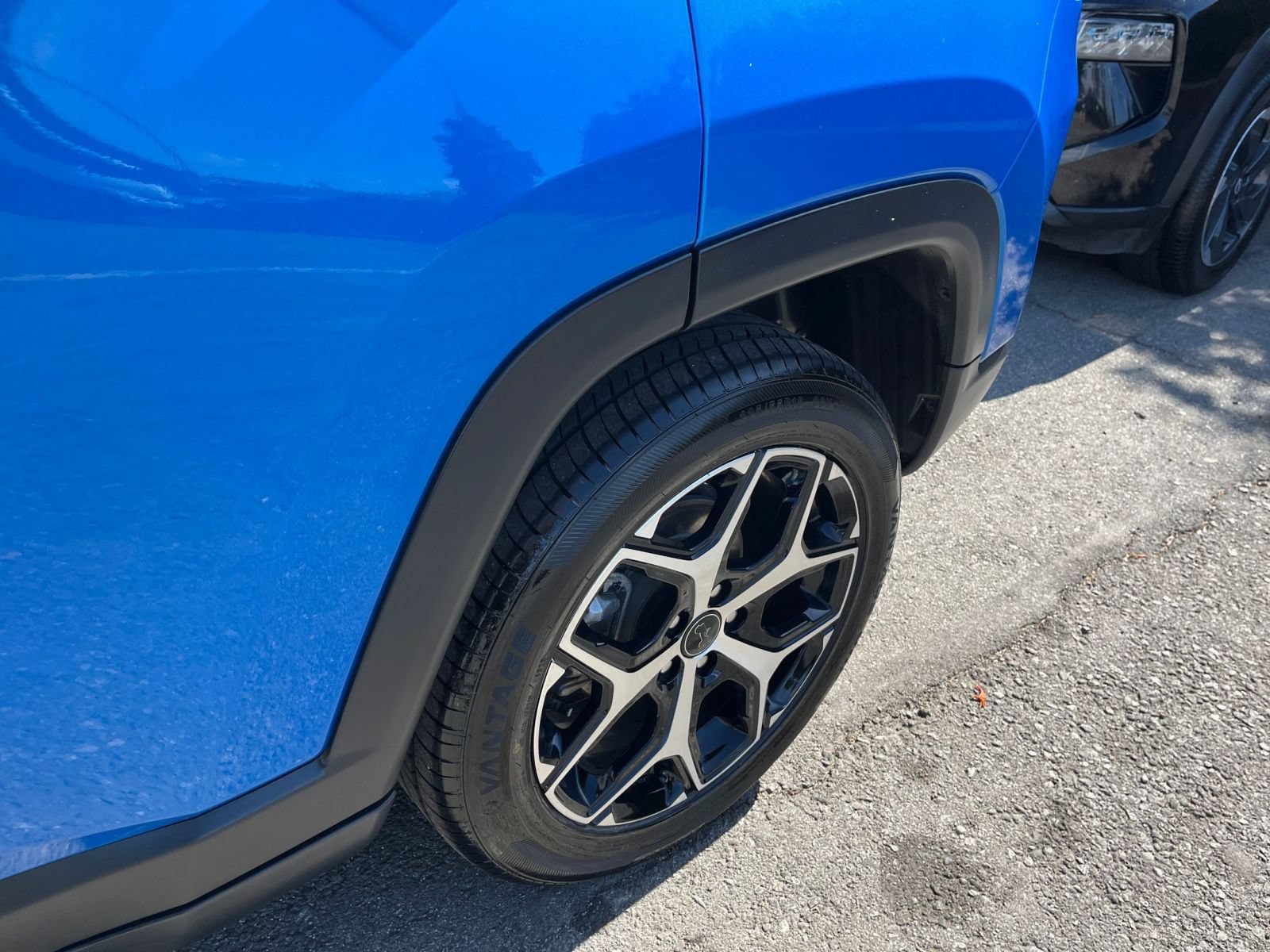 Used 2025 Jeep Compass Limited AWD/4WD image 31