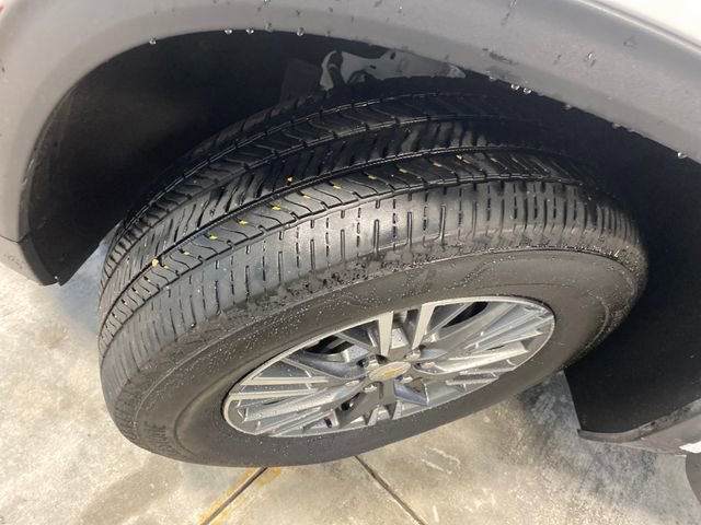 Used 2025 Chevrolet Traverse LT FWD image 33
