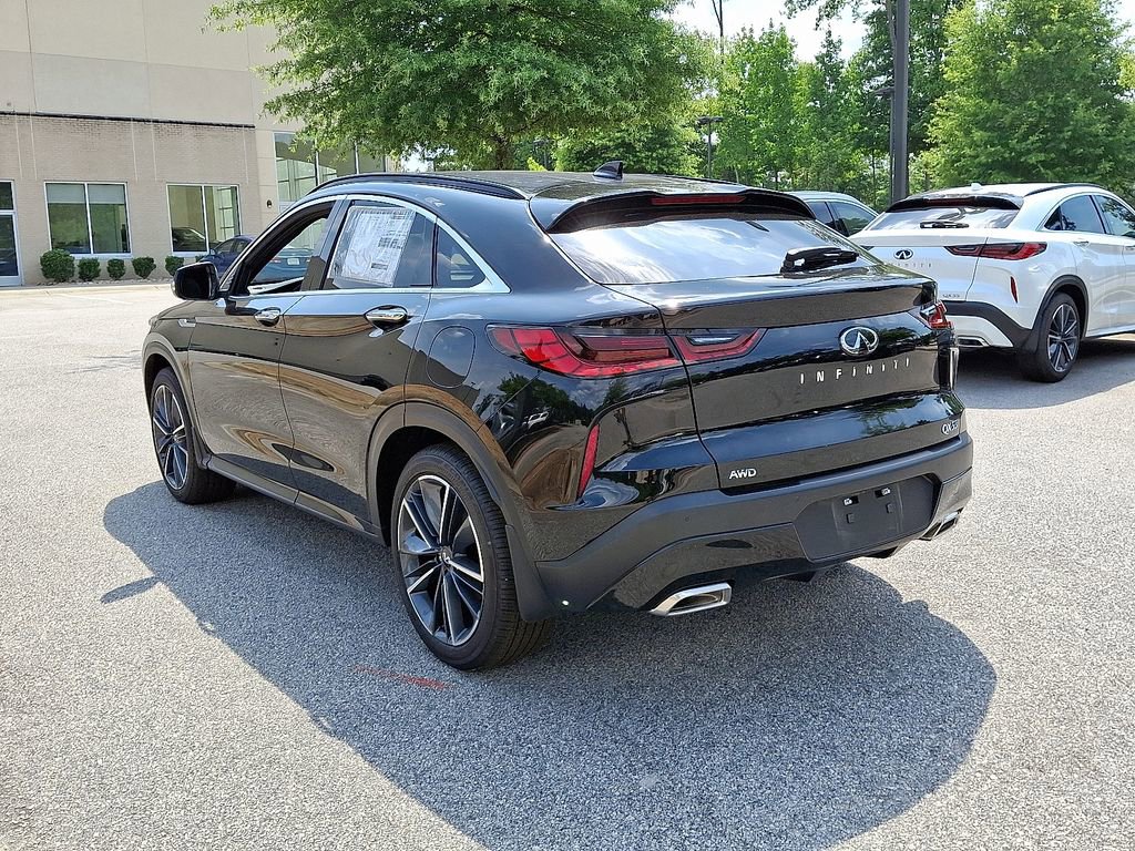 New 2025 INFINITI QX55 Essential image 3