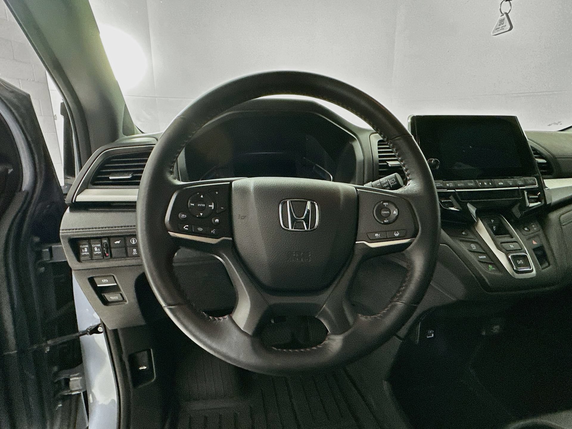 Used 2024 Honda Odyssey Sport image 12