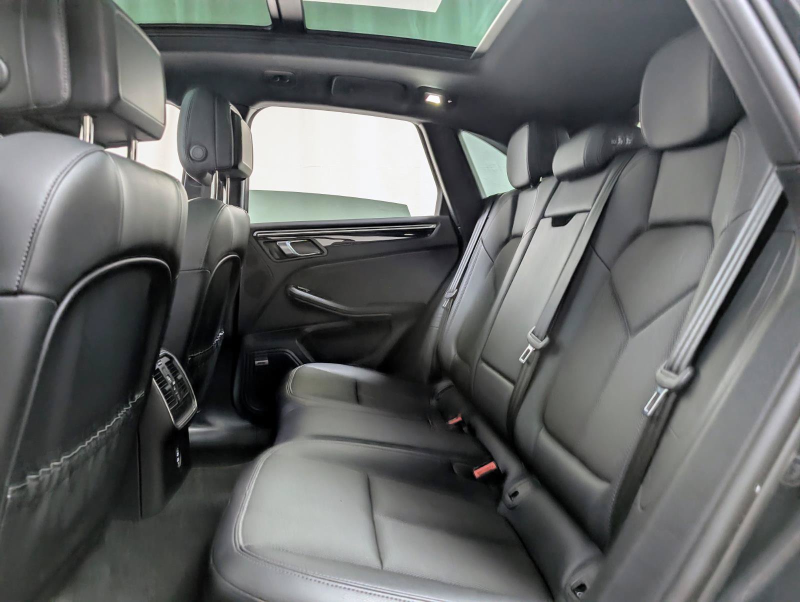 Used 2024 Porsche Macan AWD/4WD image 18