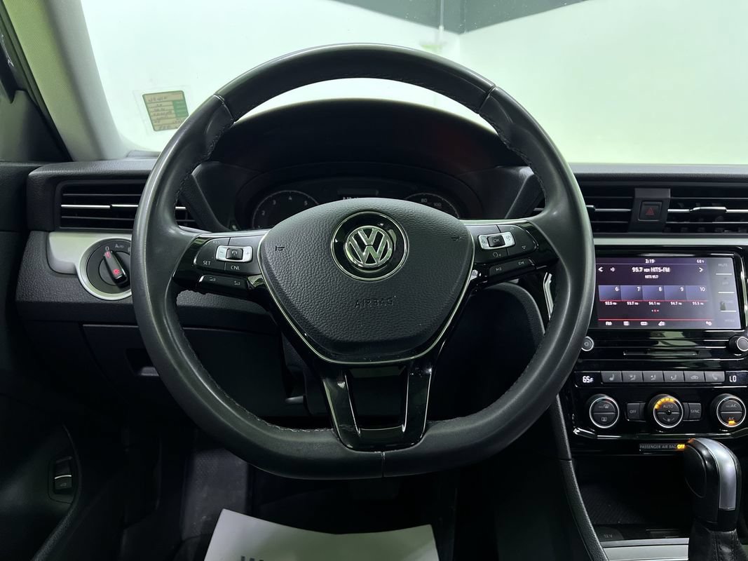 Used 2022 Volkswagen Passat 2.0T SE FWD image 18