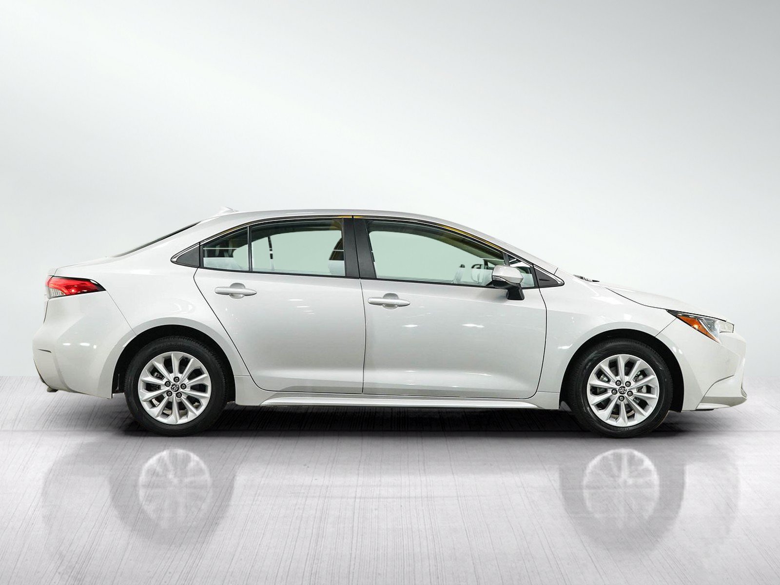 Used 2022 Toyota Corolla XLE FWD image 6
