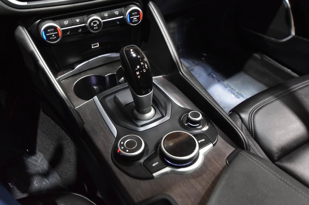 Used 2019 Alfa Romeo Giulia Ti AWD/4WD image 27