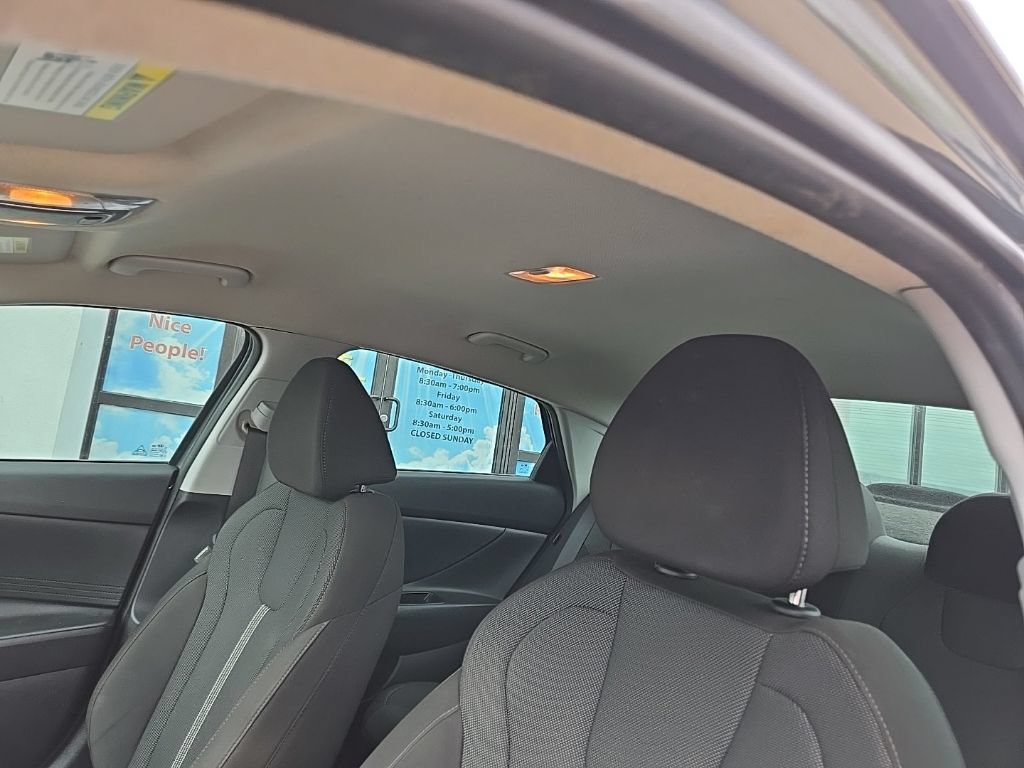 Used 2025 Hyundai Elantra SE FWD image 32