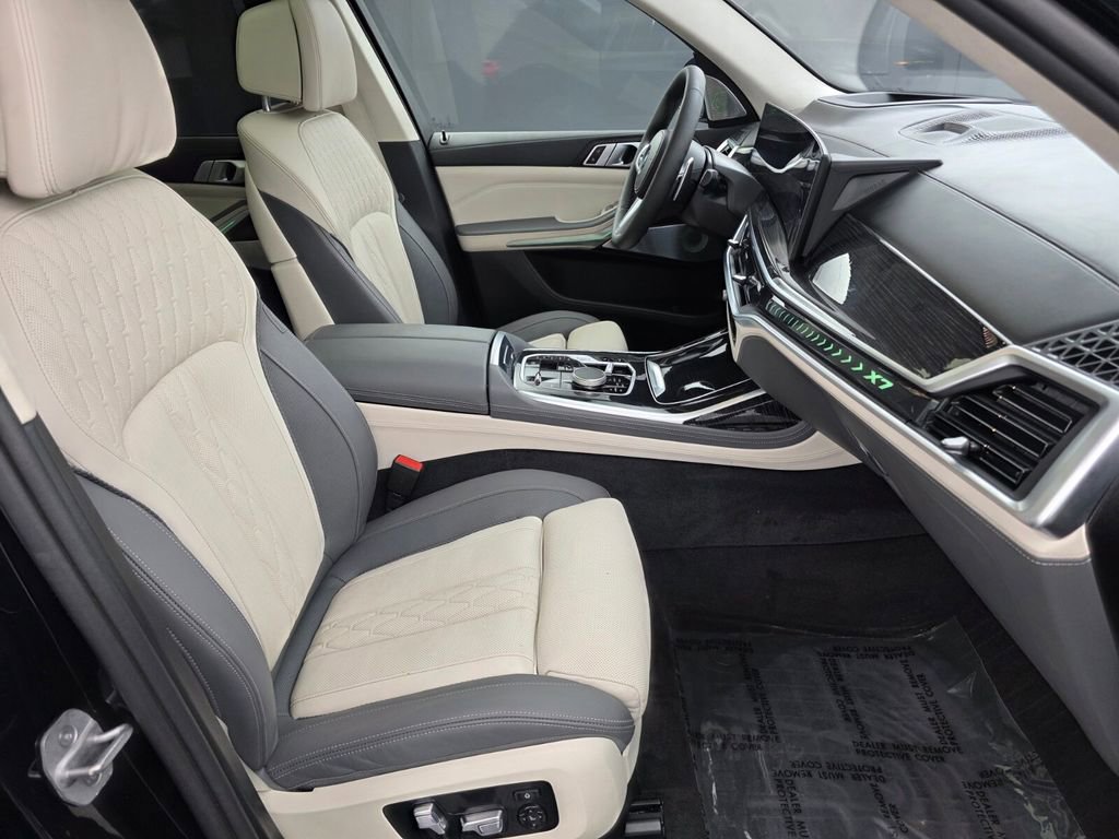 Used 2024 BMW X7 xDrive40i w/ M Sport Package AWD/4WD image 30