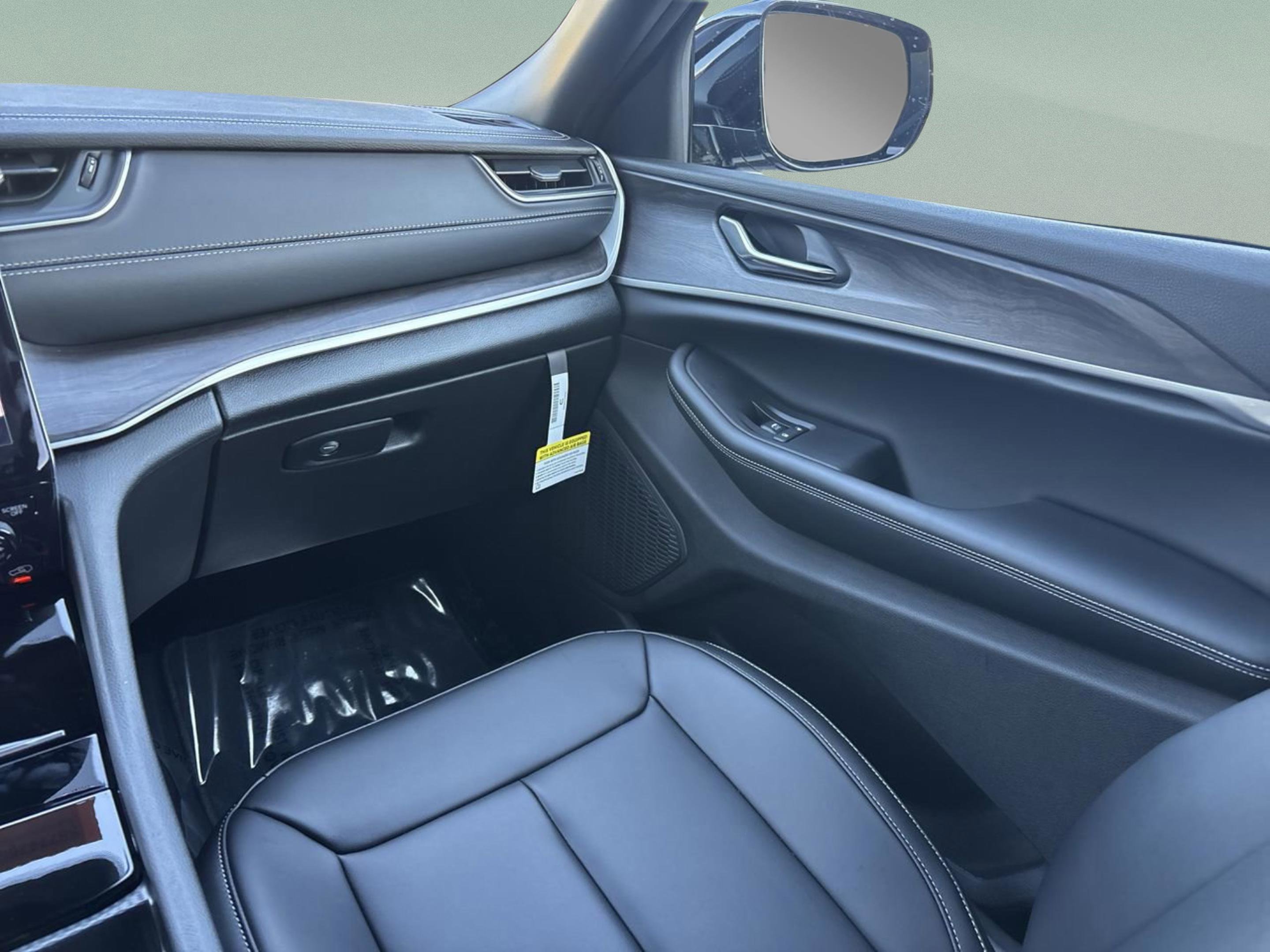 New 2025 Jeep Grand Cherokee Limited image 15