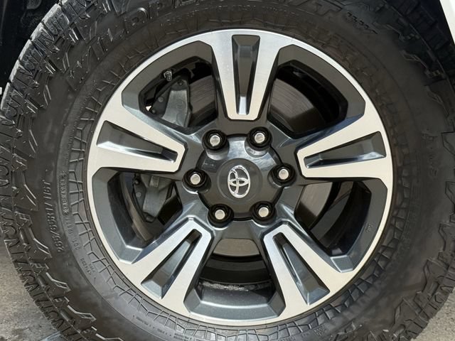 Used 2017 Toyota Tacoma TRD Sport w/ Tow Package (A/T) AWD/4WD image 7