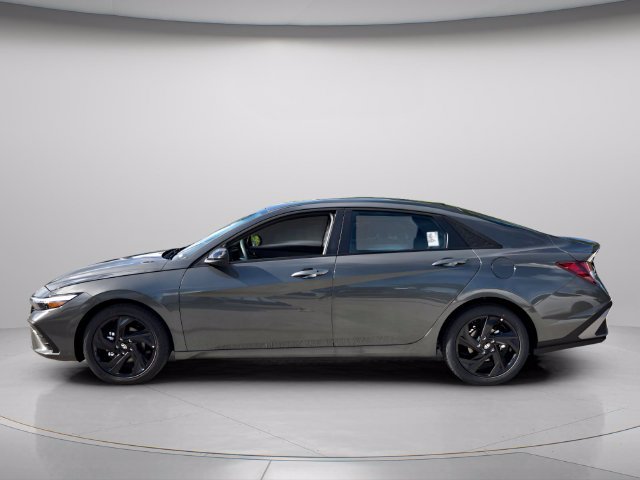 New 2026 Hyundai Elantra SEL Sport FWD image 2
