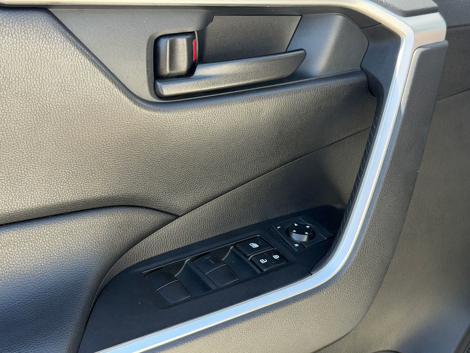 Used 2020 Toyota RAV4 LE w/ Carpet Mat Package FWD image 13