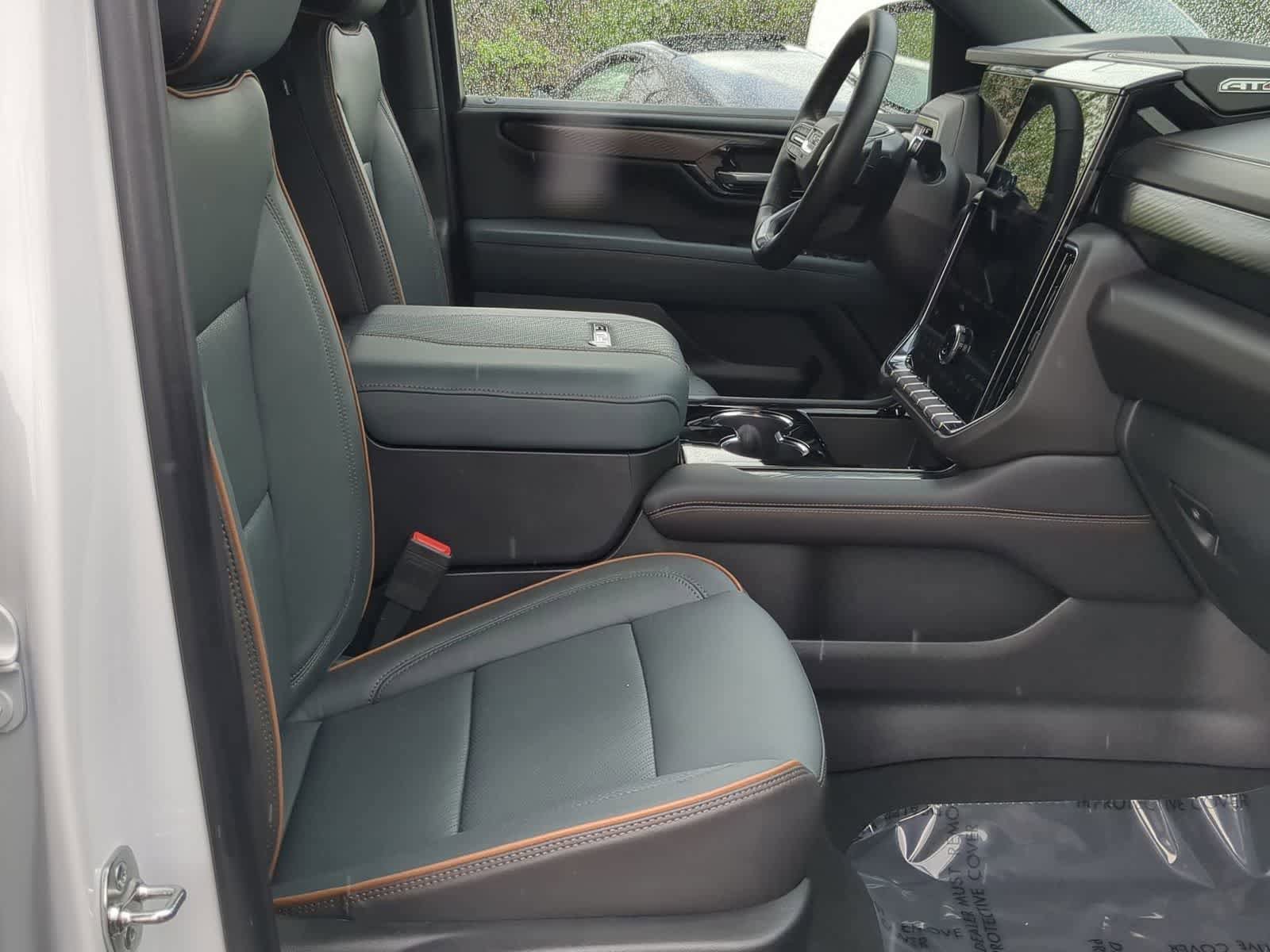 Used 2025 GMC Yukon AT4 w/ AT4 Premium Package AWD/4WD image 21