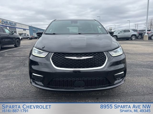 Used 2025 Chrysler Pacifica Select image 8