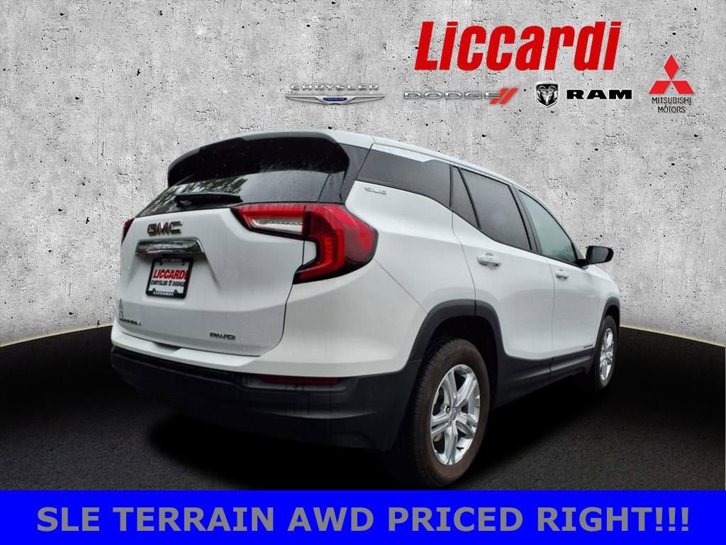 Used 2022 GMC Terrain SLE image 2