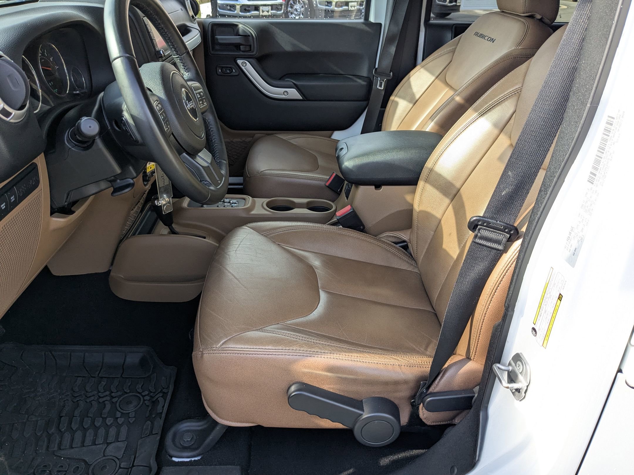 Used 2017 Jeep Wrangler Unlimited Rubicon w/ Connectivity Group image 14