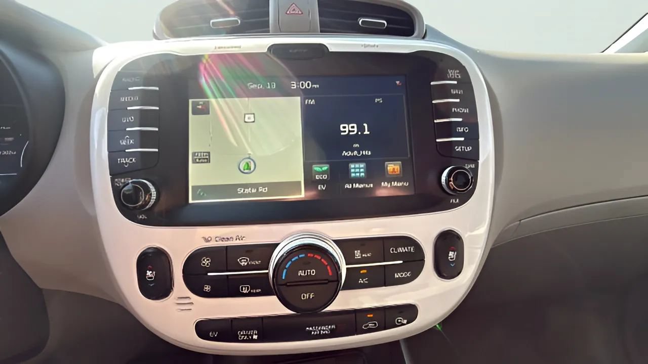 Used 2016 Kia Soul EV + w/ Sun & Fun Package FWD image 22