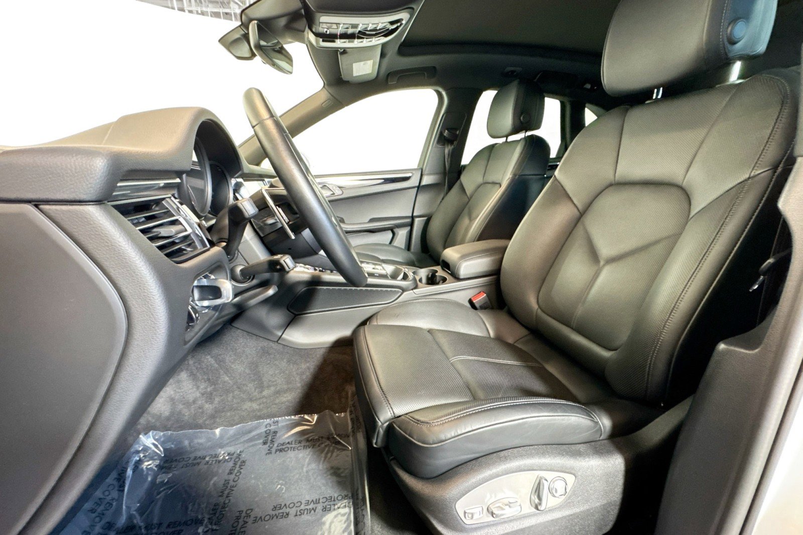 Used 2024 Porsche Macan Turbo image 18